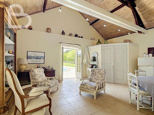 Frayssinet-le-Gélat (46250) Maison de campagne avec piscine, gîte et grange sur 5 ha