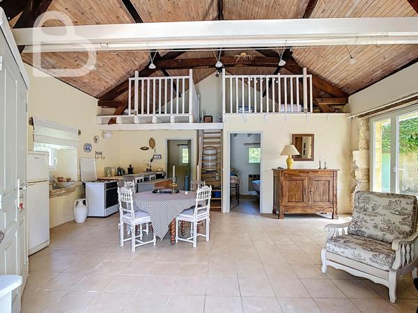 Frayssinet-le-Gélat (46250) Maison de campagne avec piscine, gîte et grange sur 5 ha