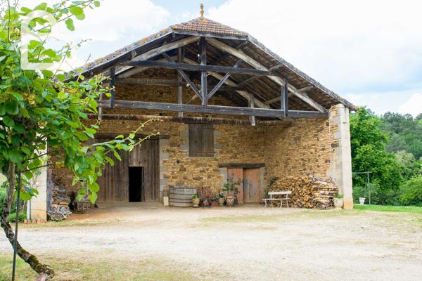 Frayssinet-le-Gélat (46250) Maison de campagne avec piscine, gîte et grange sur 5 ha