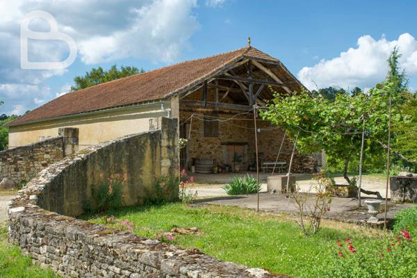 Frayssinet-le-Gélat (46250) Maison de campagne avec piscine, gîte et grange sur 5 ha