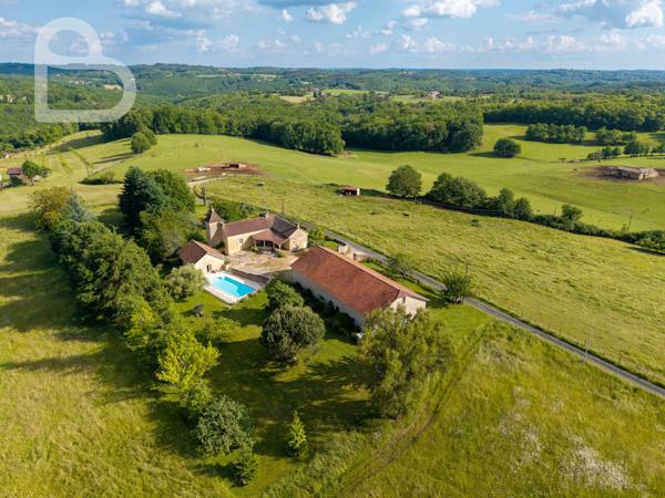Frayssinet-le-Gélat (46250) Maison de campagne avec piscine, gîte et grange sur 5 ha