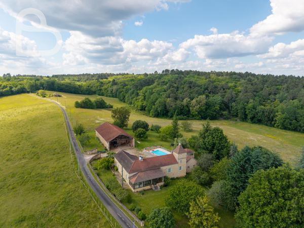 Frayssinet-le-Gélat (46250) Maison de campagne avec piscine, gîte et grange sur 5 ha