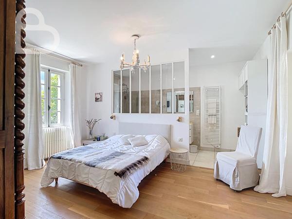 Frayssinet-le-Gélat (46250) Maison de campagne avec piscine, gîte et grange sur 5 ha