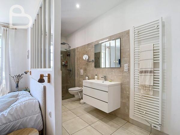 Frayssinet-le-Gélat (46250) Maison de campagne avec piscine, gîte et grange sur 5 ha