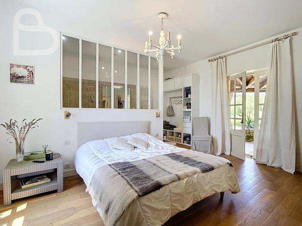 Frayssinet-le-Gélat (46250) Maison de campagne avec piscine, gîte et grange sur 5 ha