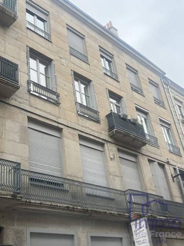 Saint-Etienne/Hyper Centre dans bel immeuble en pierre apparteme