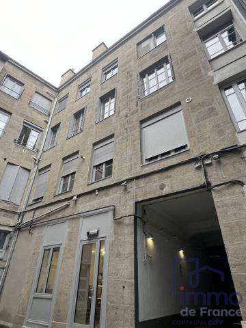 Saint-Etienne/Hyper Centre dans bel immeuble en pierre apparteme
