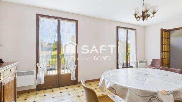 Pavillon dans quartier résidentiel