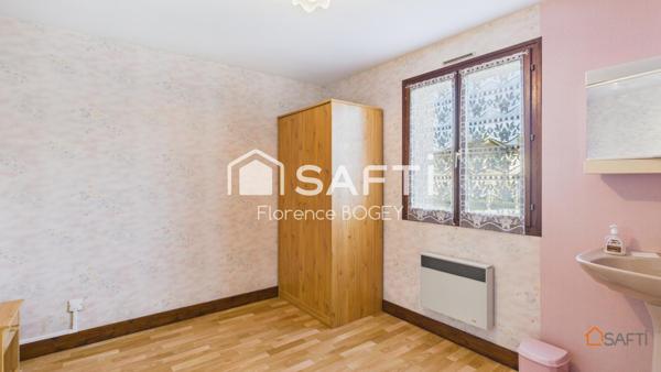 Pavillon dans quartier résidentiel