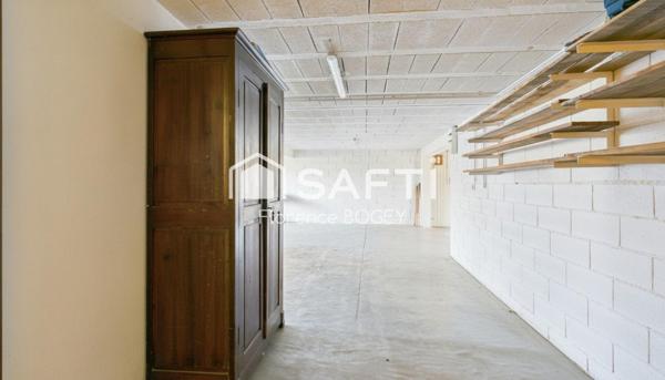 Pavillon dans quartier résidentiel