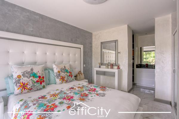 Maison
         6 pièces
        - 238 m² 365 000 € *