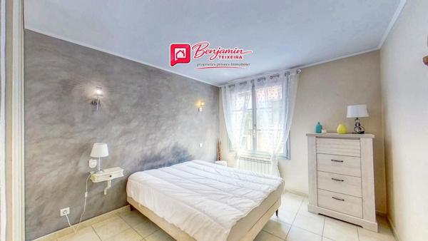 Maison Frejus 4 pièce(s) 110 m2 + double GARAGE - salon / cuisine, 3 chambres, 2 WC, salle d'eau