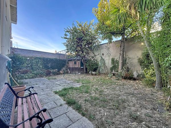 NANTES CHANTENAY Maison 5 pièces à à fort potentiel, avec garage double et jardin