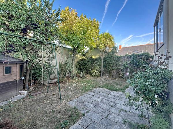 NANTES CHANTENAY Maison 5 pièces à à fort potentiel, avec garage double et jardin