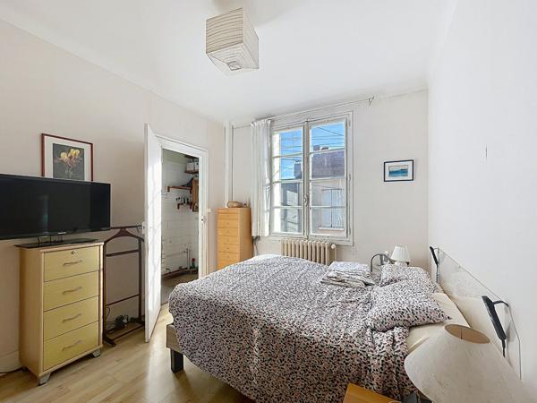 NANTES CHANTENAY Maison 5 pièces à à fort potentiel, avec garage double et jardin