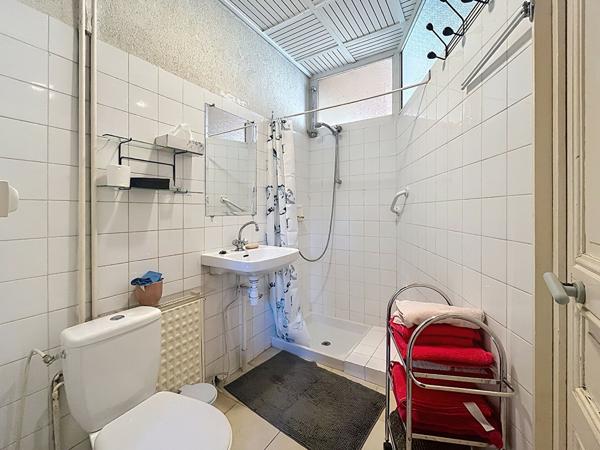 NANTES CHANTENAY Maison 5 pièces à à fort potentiel, avec garage double et jardin