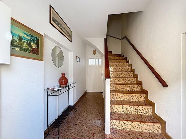 NANTES CHANTENAY Maison 5 pièces à à fort potentiel, avec garage double et jardin