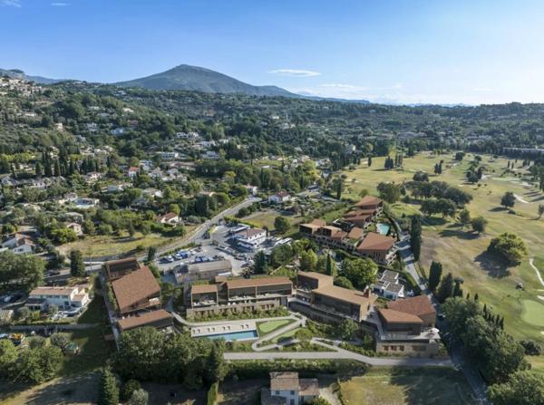 Bel appartement T4 à la vente à Chateauneuf-Grasse en bordure du golf