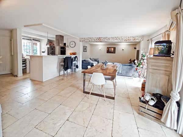 Maison 4 pièces dans domaine avec piscine Peymeinade centre