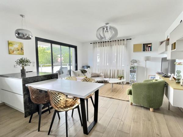 Divonne-les-Bains (01220) Appartement lumineux avec terrasse – Proche centre