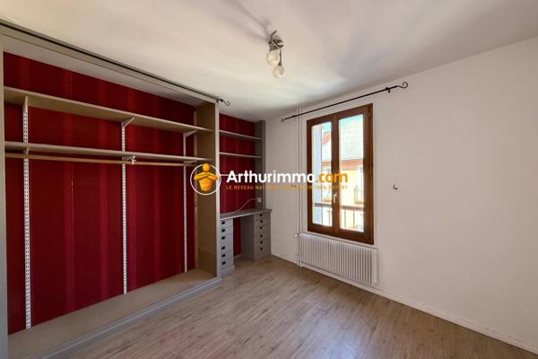 Vente                                                      Appartement
                        
                     3 pièces                      68 m2                     à Guillestre
