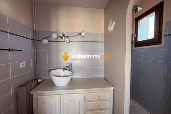 Vente                                                      Appartement
                        
                     3 pièces                      68 m2                     à Guillestre