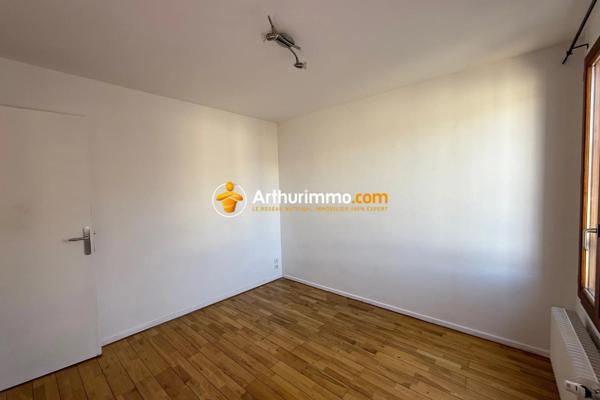 Vente                                                      Appartement
                        
                     3 pièces                      68 m2                     à Guillestre