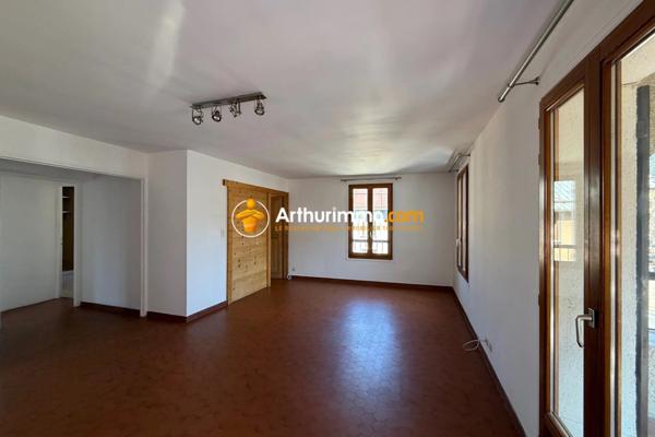 Vente                                                      Appartement
                        
                     3 pièces                      68 m2                     à Guillestre