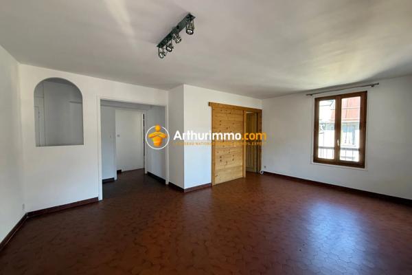 Vente                                                      Appartement
                        
                     3 pièces                      68 m2                     à Guillestre
