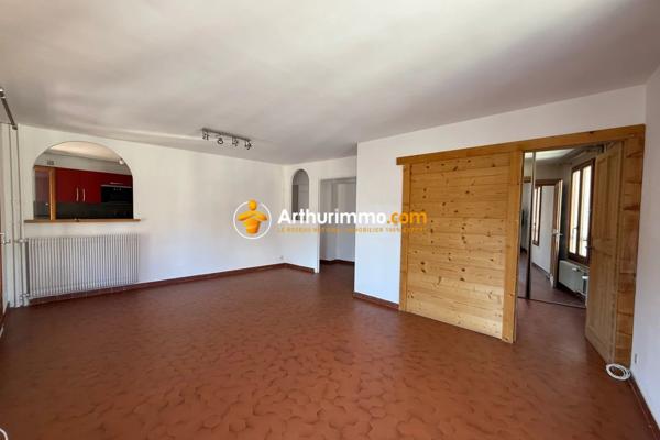 Vente                                                      Appartement
                        
                     3 pièces                      68 m2                     à Guillestre