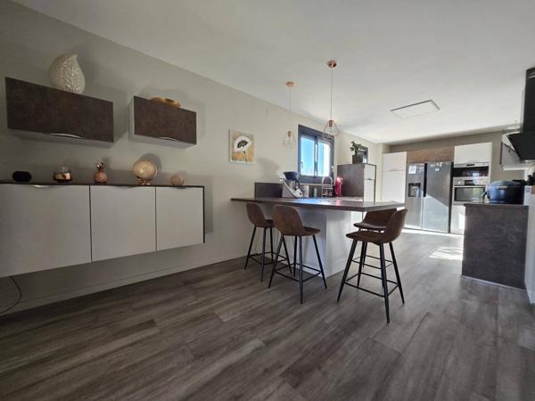 Superbe Mas avec multiples logements et piscine à Bompas