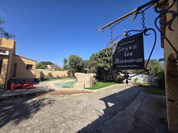 Superbe Mas avec multiples logements et piscine à Bompas