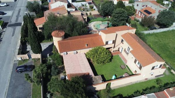 Superbe Mas avec multiples logements et piscine à Bompas