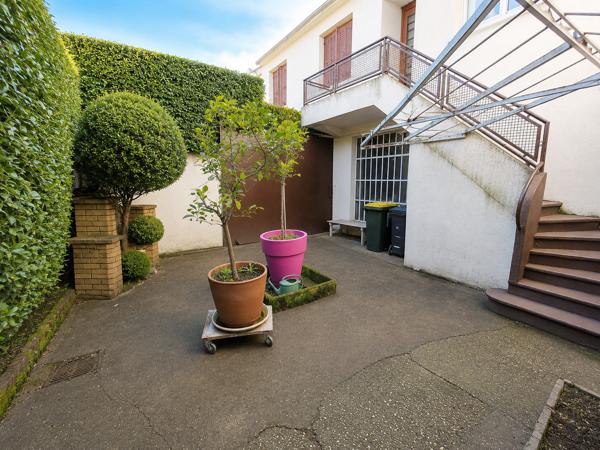 Maison
         13 pièces
        - 440 m² 445 000 € *
