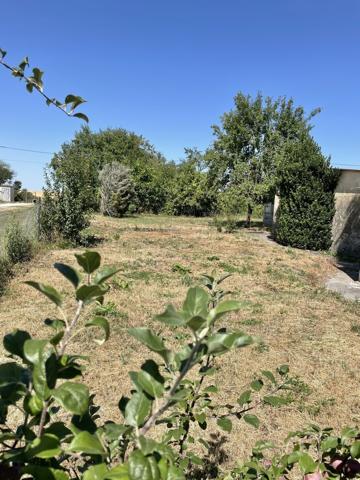 🌿 Plain-pied, grand jardin et beau potentiel à révéler à Attigny 🏡