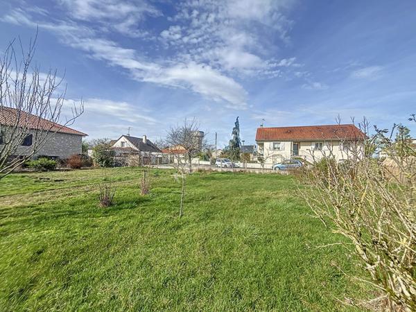 Terrain Constructible de 489 m² dans le Prisé Quartier du Dolmen à Poitiers