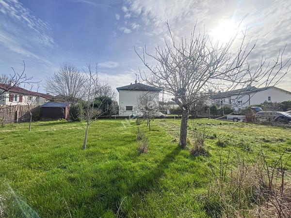 Terrain Constructible de 489 m² dans le Prisé Quartier du Dolmen à Poitiers
