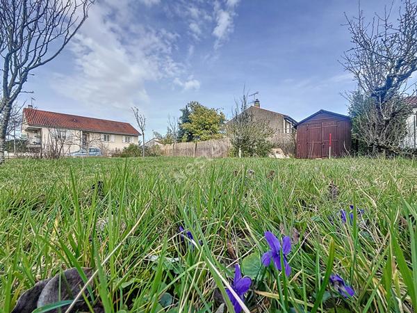 Terrain Constructible de 489 m² dans le Prisé Quartier du Dolmen à Poitiers