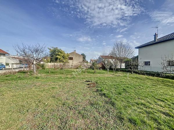 Terrain Constructible de 489 m² dans le Prisé Quartier du Dolmen à Poitiers