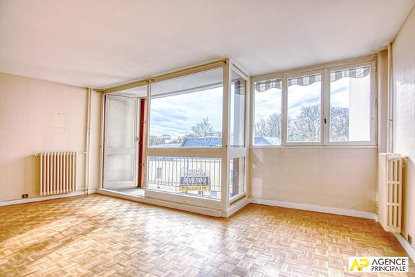 Versailles Montreuil St-Symphorien 4 pièces 100 m² situé au 3ème étage avec ascenseur, balcon et parking €645 000 ** - Référence 25819