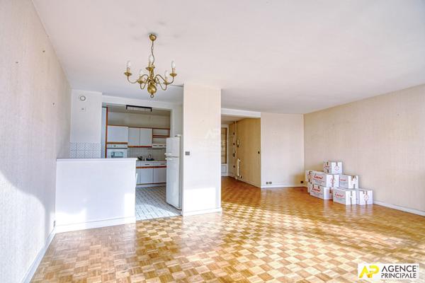 Versailles Montreuil St-Symphorien 4 pièces 100 m² situé au 3ème étage avec ascenseur, balcon et parking €645 000 ** - Référence 25819