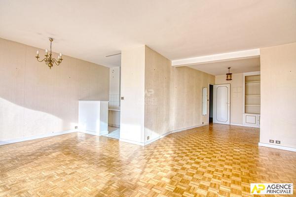 Versailles Montreuil St-Symphorien 4 pièces 100 m² situé au 3ème étage avec ascenseur, balcon et parking €645 000 ** - Référence 25819