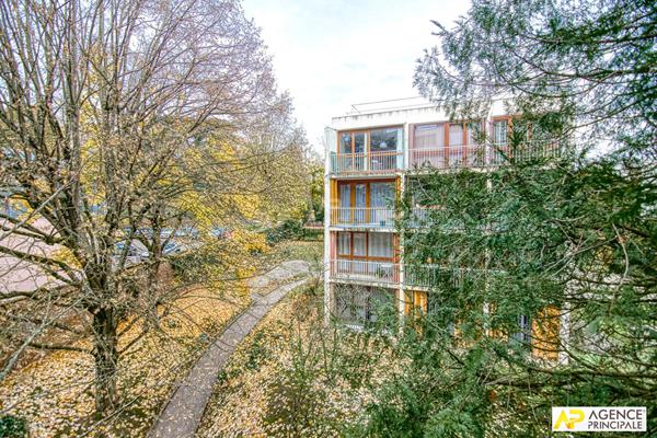 Versailles Montreuil St-Symphorien 4 pièces 100 m² situé au 3ème étage avec ascenseur, balcon et parking €645 000 ** - Référence 25819