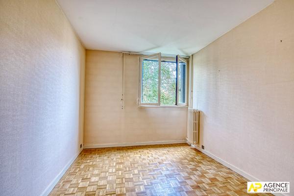 Versailles Montreuil St-Symphorien 4 pièces 100 m² situé au 3ème étage avec ascenseur, balcon et parking €645 000 ** - Référence 25819