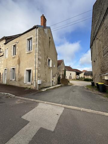 CHATILLON SUR SEINE : Proche du centre ville maison de 90m²rénovée avec remise et grange de 45m² Châtillon-sur-Seine (21400)
