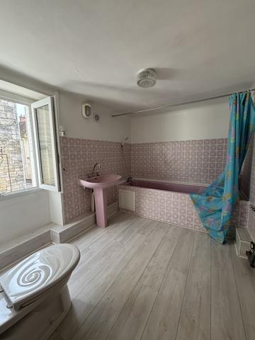 CHATILLON SUR SEINE : Proche du centre ville maison de 90m²rénovée avec remise et grange de 45m² Châtillon-sur-Seine (21400)