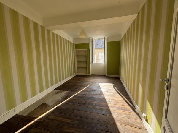 CHATILLON SUR SEINE : Proche du centre ville maison de 90m²rénovée avec remise et grange de 45m² Châtillon-sur-Seine (21400)