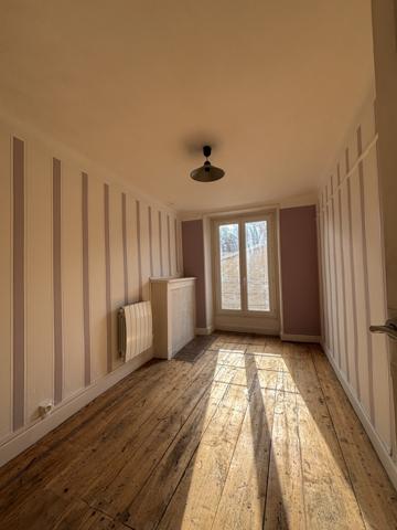 CHATILLON SUR SEINE : Proche du centre ville maison de 90m²rénovée avec remise et grange de 45m² Châtillon-sur-Seine (21400)