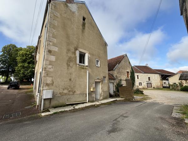CHATILLON SUR SEINE : Proche du centre ville maison de 90m²rénovée avec remise et grange de 45m² Châtillon-sur-Seine (21400)