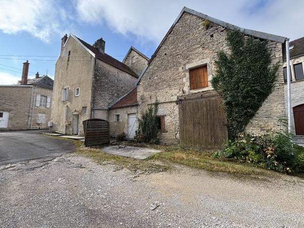 CHATILLON SUR SEINE : Proche du centre ville maison de 90m²rénovée avec remise et grange de 45m² Châtillon-sur-Seine (21400)